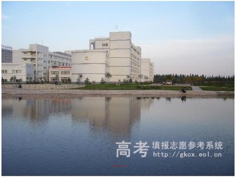 河北金融学院校园风景