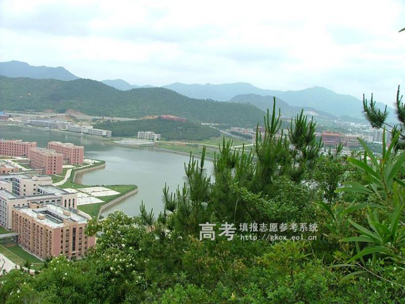 仰恩大学校园风景