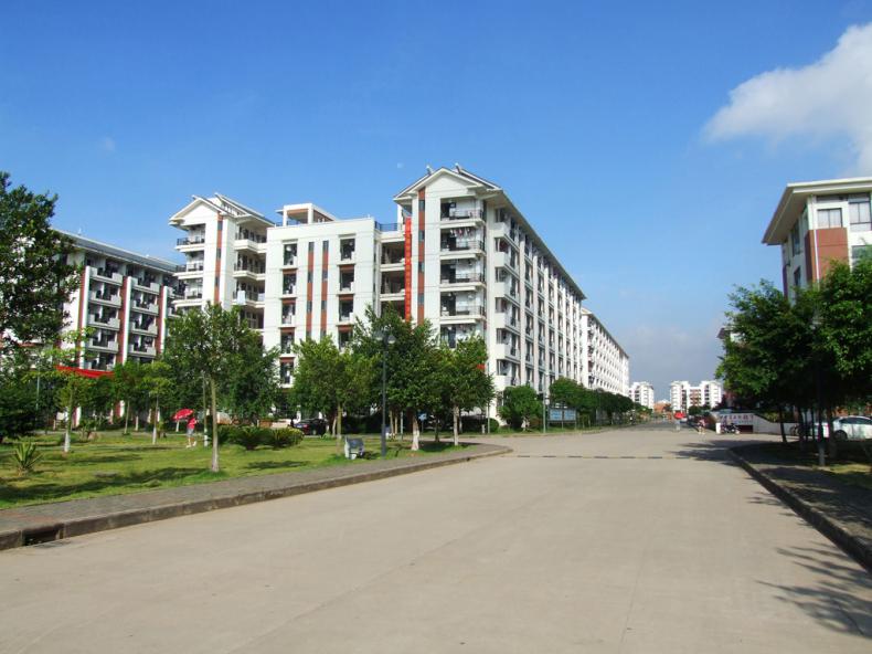 广西民族大学相思湖学院校园风景